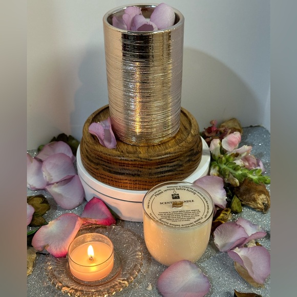 ROSE GOLD PETALS SCENT UNLEASHED LLC, LUXURY HAND POURED SCENTED CANDLES - Picture 1 of 4